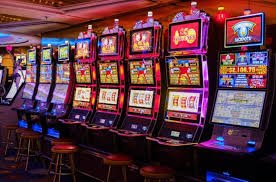 Pemain memilih permainan slot dari koleksi lengkap di kodejitu